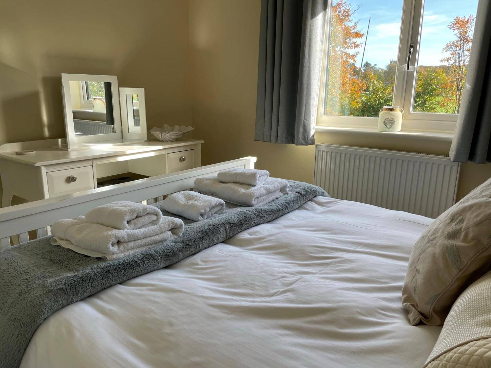 Saltkettle In Blakeney, Sleeping 12 In 5 Bedrooms Экстерьер фото