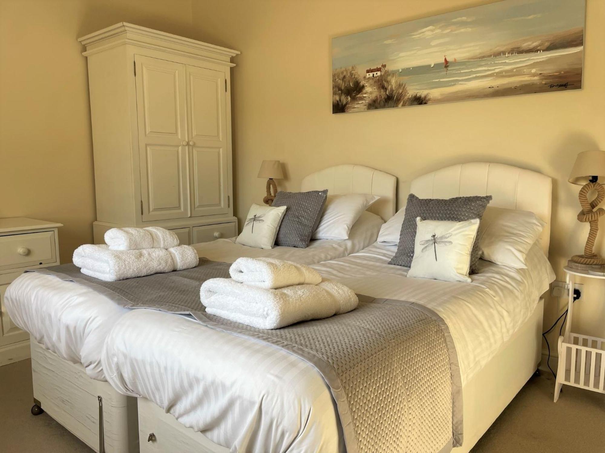Saltkettle In Blakeney, Sleeping 12 In 5 Bedrooms Экстерьер фото